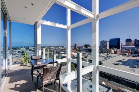 Light And Spacious, Stunning Views Of Adelaide - ACT Tourism 1