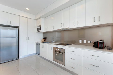 Light And Spacious, Stunning Views Of Adelaide - ACT Tourism 4
