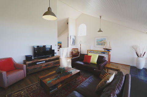 Caledonian Inn - ACT Tourism 7