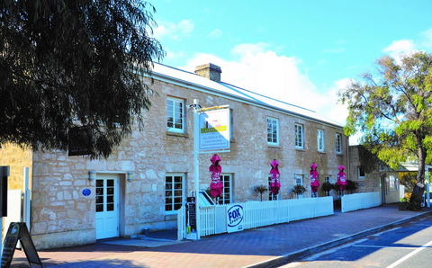 Caledonian Inn - ACT Tourism 1