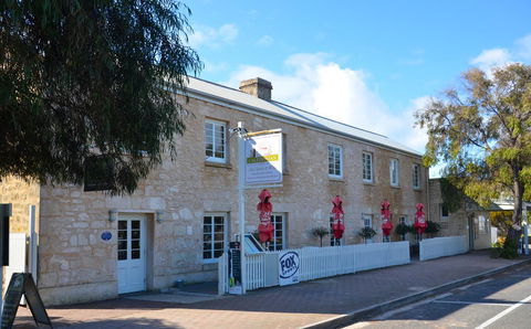 Caledonian Inn - ACT Tourism 28