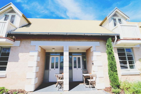 Caledonian Inn - ACT Tourism 10