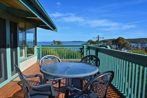 Dolphinview - ACT Tourism 0