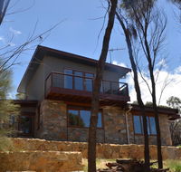 Of Stone and Wood Guesthouse - ACT Tourism