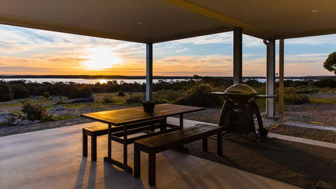 Southern Ocean Lookout - ACT Tourism 12