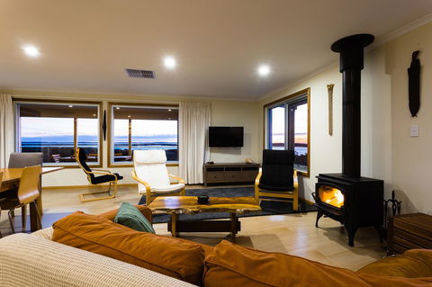 Southern Ocean Lookout - ACT Tourism 7