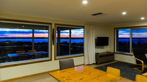 Southern Ocean Lookout - ACT Tourism 14