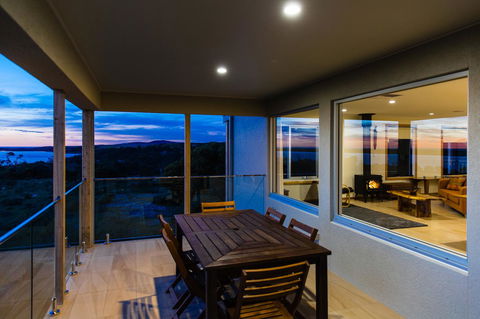 Southern Ocean Lookout - ACT Tourism 13