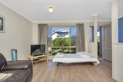 The Lighthouse - Port Willunga - C21 SouthCoast Holidays - ACT Tourism 9