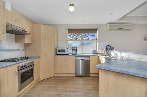 The Lighthouse - Port Willunga - C21 SouthCoast Holidays - ACT Tourism 6