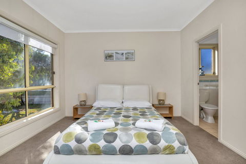 The Lighthouse - Port Willunga - C21 SouthCoast Holidays - ACT Tourism 3