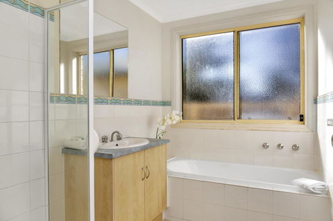 The Lighthouse - Port Willunga - C21 SouthCoast Holidays - ACT Tourism 11