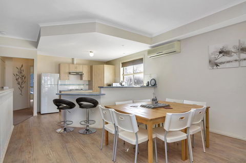 The Lighthouse - Port Willunga - C21 SouthCoast Holidays - ACT Tourism 5