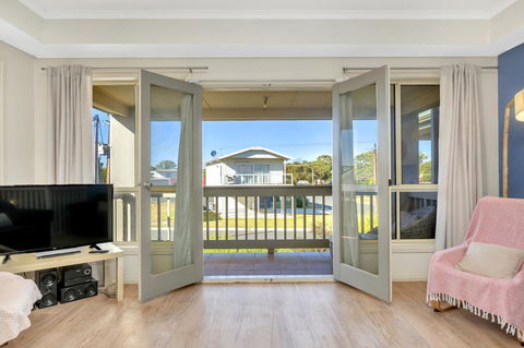 The Lighthouse - Port Willunga - C21 SouthCoast Holidays - ACT Tourism 2