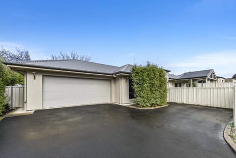 Accommodation On Lansell 2 - ACT Tourism 7
