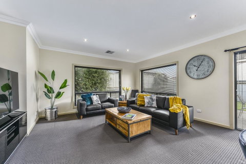 Accommodation On Lansell 2 - ACT Tourism 8