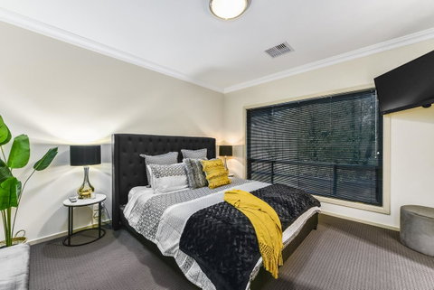 Accommodation On Lansell 2 - ACT Tourism 1