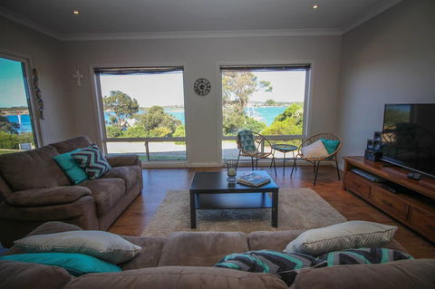 Waterfront On Osprey - ACT Tourism 5