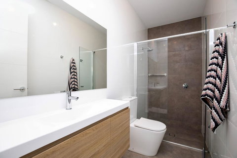 Brand New Affordable Luxury 3 Bedroom 3 Bathrooms House Close To Adelaide City, Chinatown, Beach, Adelaide Airport - ACT Tourism 4