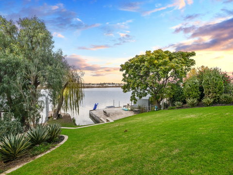 Muse On The Murray - ACT Tourism 11