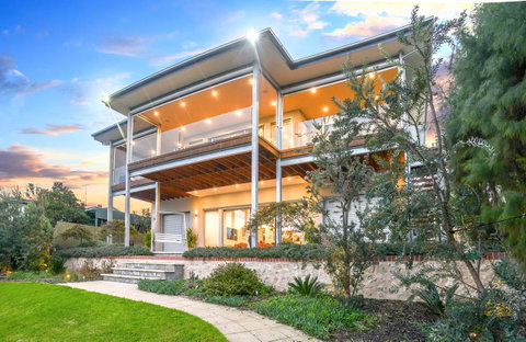 Muse On The Murray - ACT Tourism 9