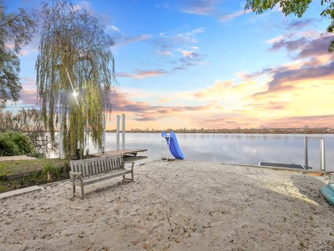 Muse On The Murray - ACT Tourism 5