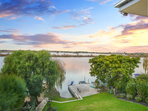 Muse On The Murray - ACT Tourism 18
