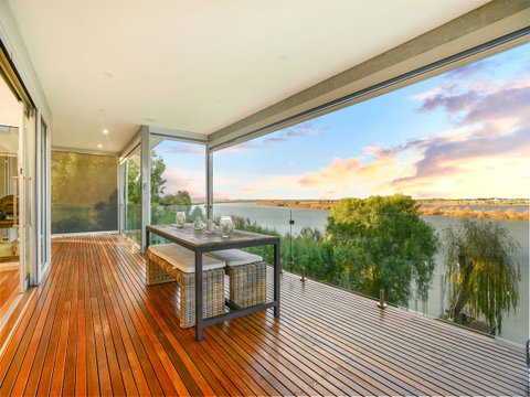 Muse On The Murray - ACT Tourism 28