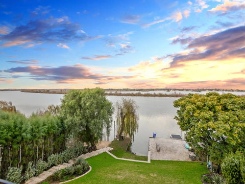 Muse On The Murray - ACT Tourism 14