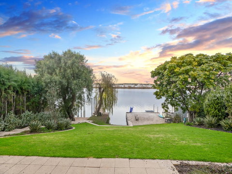 Muse On The Murray - ACT Tourism 12