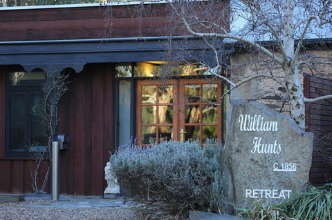 William Hunt's Retreat - Cypress Studio - ACT Tourism 8