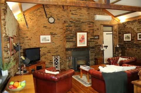 William Hunt's Retreat - Cypress Studio - ACT Tourism 14