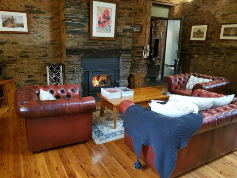 William Hunt's Retreat - Cypress Studio - ACT Tourism 7