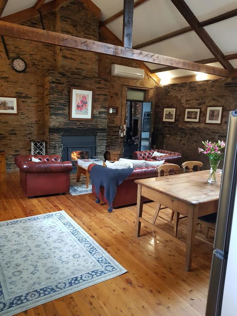 William Hunt's Retreat - Cypress Studio - ACT Tourism 9