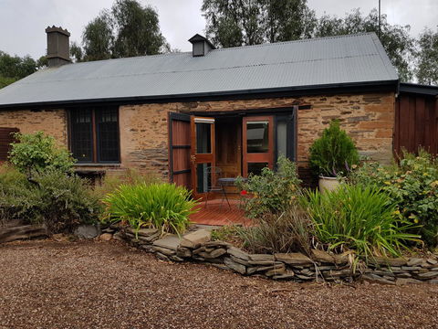 William Hunt's Retreat - Cypress Studio - ACT Tourism 10