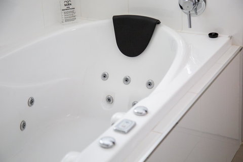 The Barn Accommodation - ACT Tourism 31