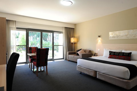 The Barn Accommodation - ACT Tourism 34