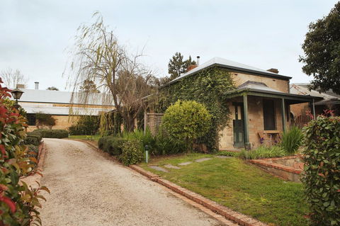 The Rising Sun Hotel - ACT Tourism 9
