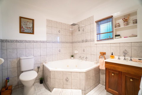 Ruby\'s Cottage - ACT Tourism 6