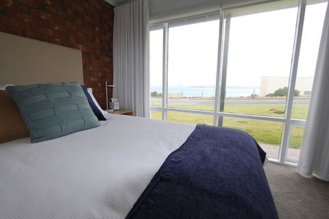 Southern Sands\' Beachfront Apartment - ACT Tourism 12