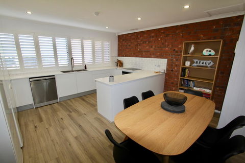 Southern Sands\' Beachfront Apartment - ACT Tourism 7