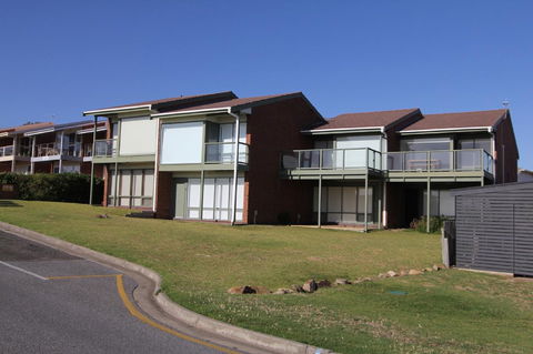 Southern Sands\' Beachfront Apartment - ACT Tourism 1