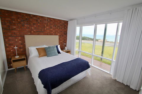 Southern Sands\' Beachfront Apartment - ACT Tourism 13