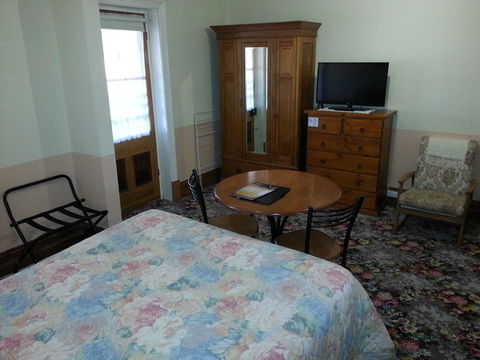 Sonbern Lodge Motel - ACT Tourism 15