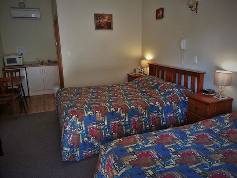 Sonbern Lodge Motel - ACT Tourism 25