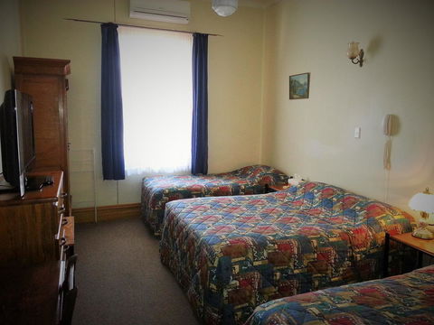 Sonbern Lodge Motel - ACT Tourism 9