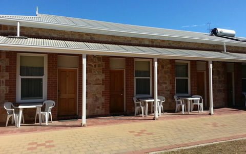Sonbern Lodge Motel - ACT Tourism 19
