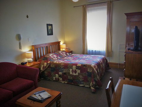 Sonbern Lodge Motel - ACT Tourism 5