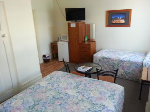 Sonbern Lodge Motel - ACT Tourism 4