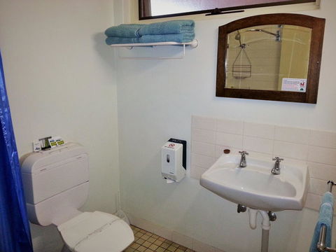 Sonbern Lodge Motel - ACT Tourism 30